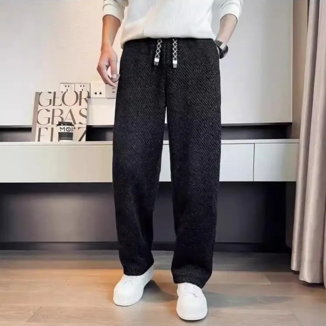 Men's casual tapered knit pants, brushed for luxurious softness, perfect for everyday winter wear.