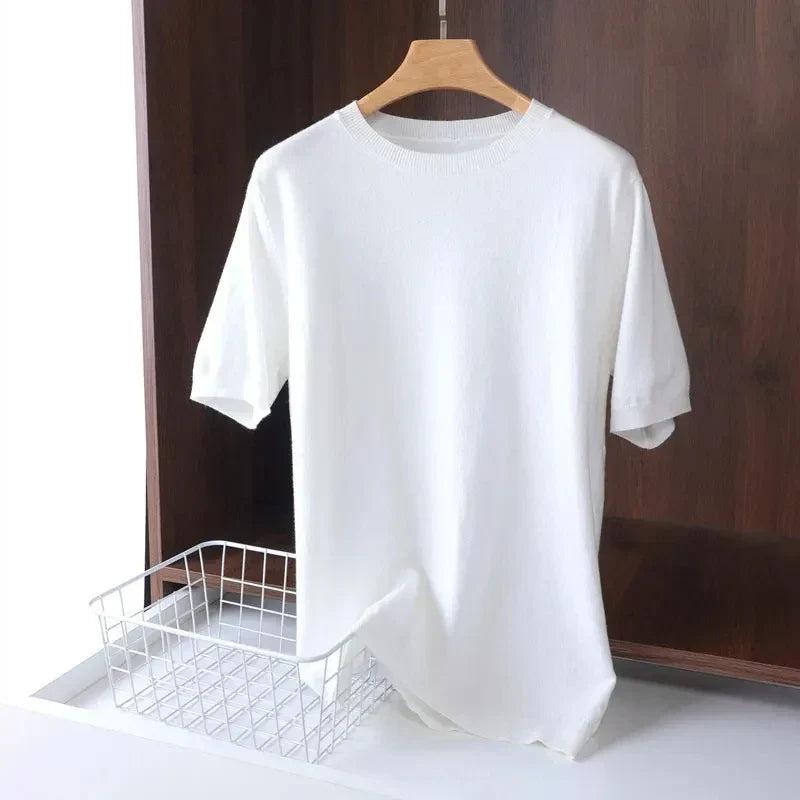 Stylish men's versatile gray comfort tee, ideal for casual wear, showcasing a relaxed fit.