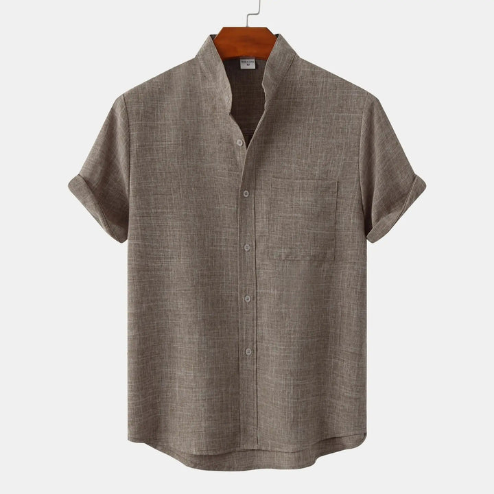 Breathable men's Solaro shirt, short sleeve. Casual, with a stand collar, perfect for summer.