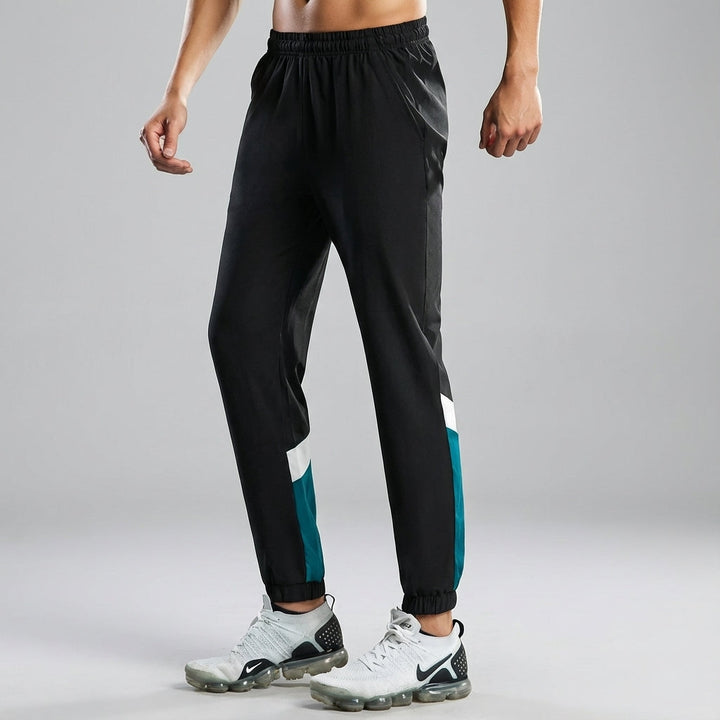 Men's sporty jogging trousers, versatile activewear pants in charcoal, perfect for training.