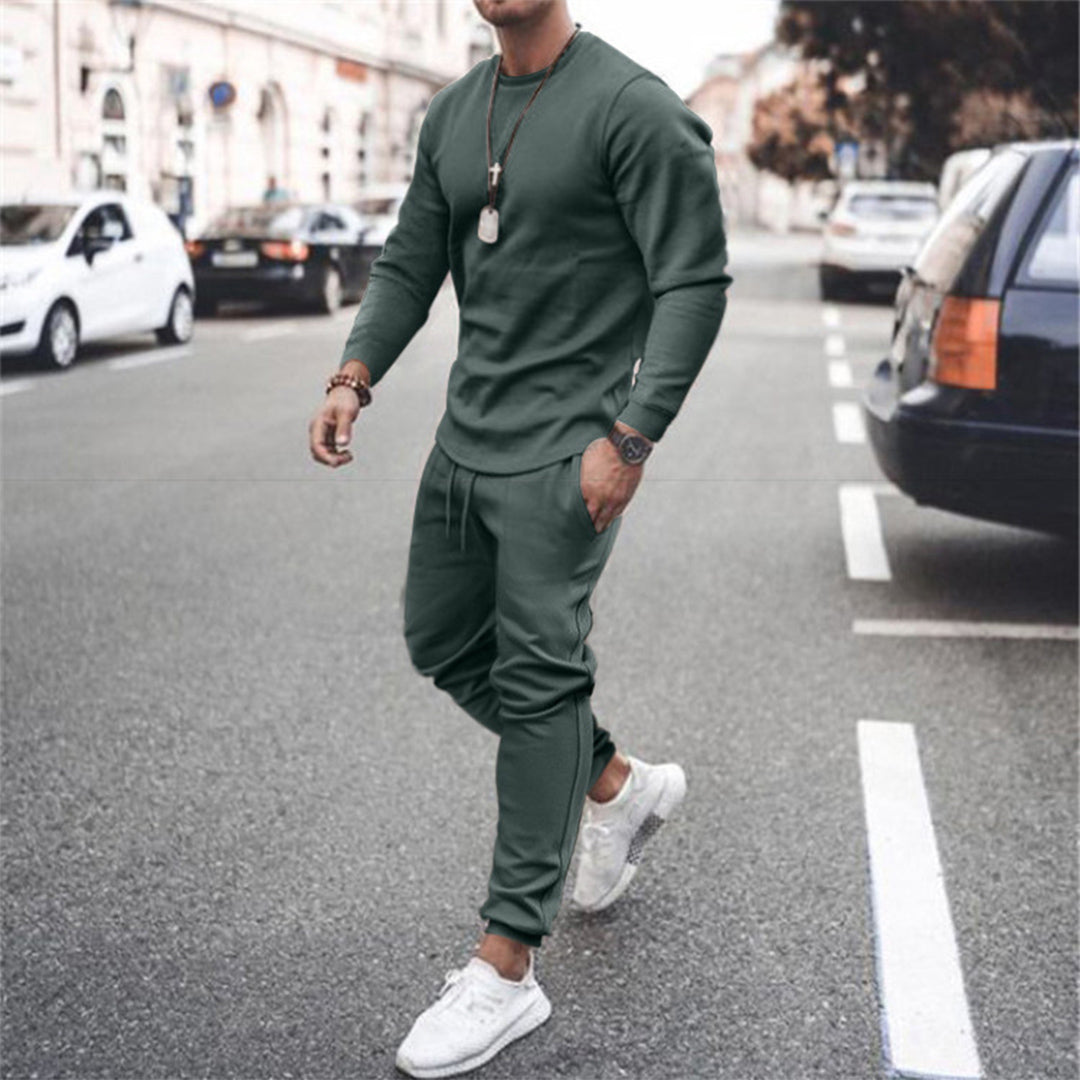 Men's sporty performance tracksuit, an athletic two-piece set perfect for workouts, jogging, and active casual wear.