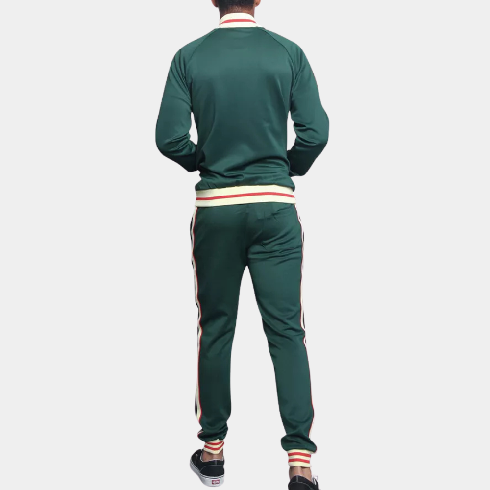 Comfortable men's jogging suit, perfect for loungewear, casual outfits, or light workouts. Soft fitness apparel.