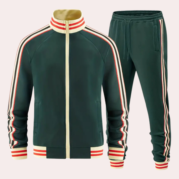 Athletic men's two-piece set, great for gym clothes, fitness apparel, and activewear. Sporty workout gear.