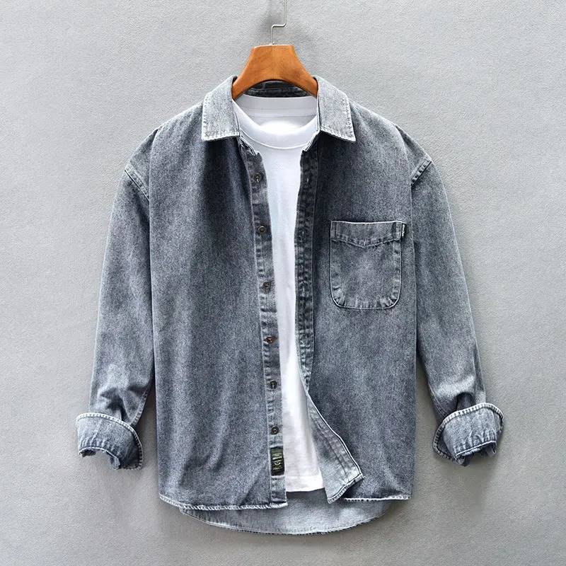 Men's stone-washed casual shirt in a relaxed fit. Vintage style long sleeve button-down for everyday wear.