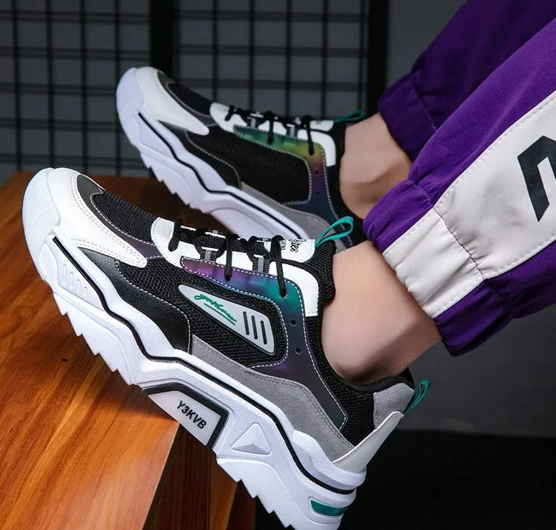 Comfortable men's sporty sneakers with a trendy design, perfect for activewear and casual use.