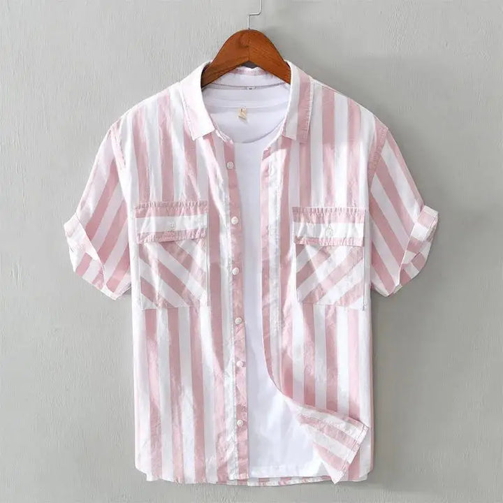 Versatile men's striped short-sleeve shirt, a refined casual button-up for spring & summer men's fashion. Easy wear.
