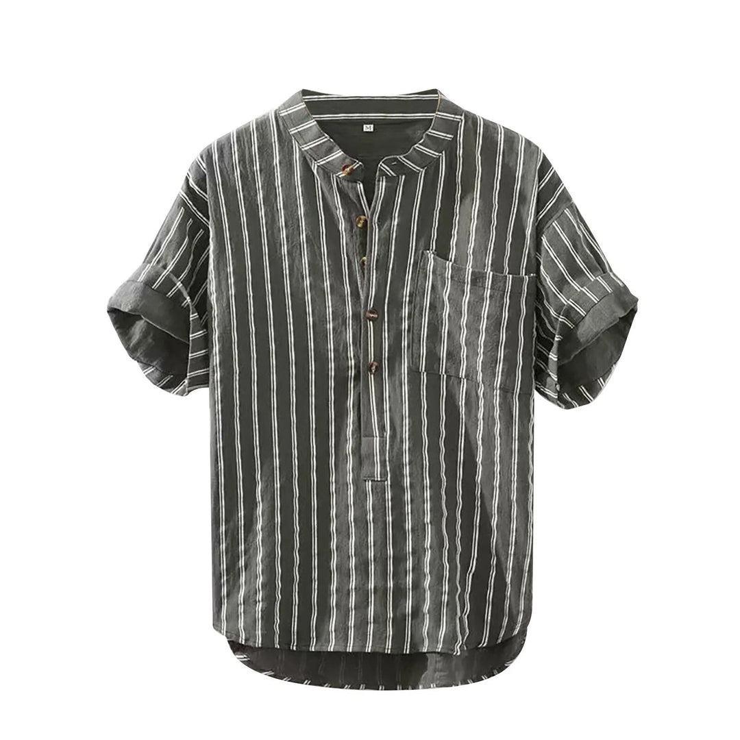 Stylish men's striped summer shirt with short sleeves, ideal for warm weather. Effortless casual button-up style.