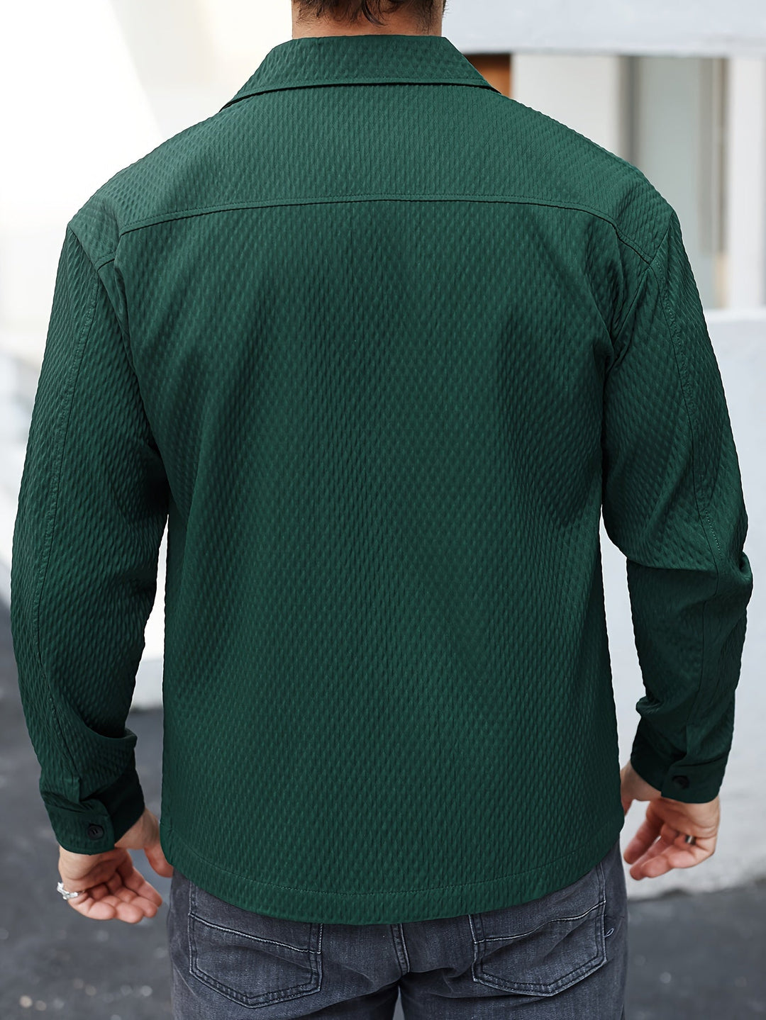 Rich green men's structured long sleeve shirt. A modern and comfortable piece for versatile men's fashion and everyday style.