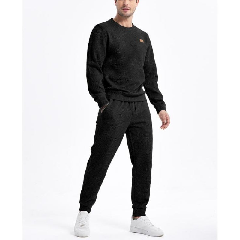 Comfortable men's loungewear: 2-piece sweatsuit with joggers, perfect for relaxing.