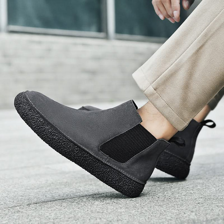 Comfortable & stylish men's Chelsea boots, essential modern footwear for any wardrobe.