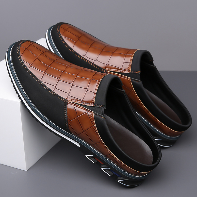 Men's stylish comfort mules, perfect slip-on shoes to elevate a modern wardrobe.