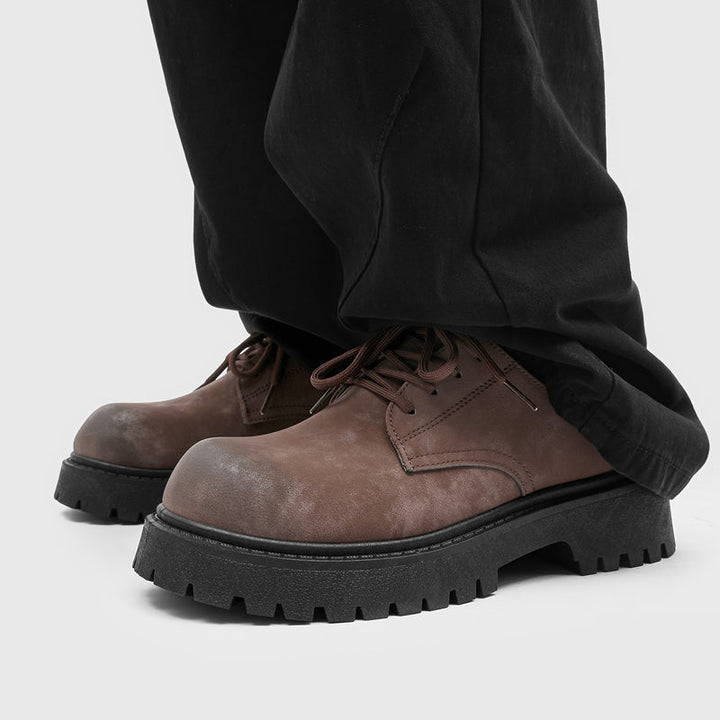 Fashionable men's Derby shoes with a striking thick sole, ideal for modern urban style and comfort.