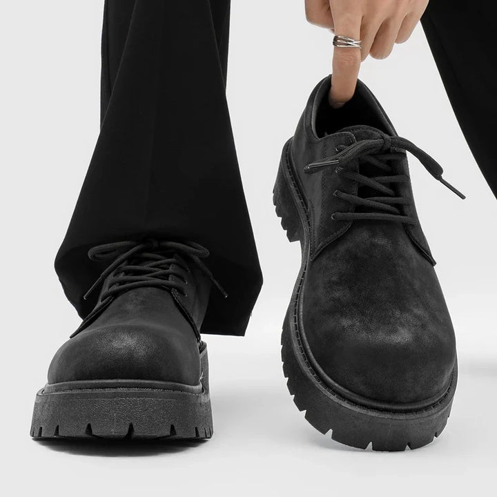 Smart casual men's Derby shoes with a distinctive thick sole, blending comfort and modern style.