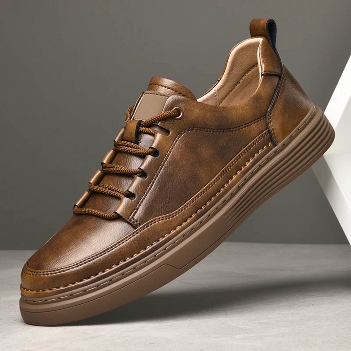 Stylish men's comfort shoes, low-top design, great for everyday fashion versatility.