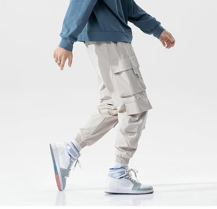 Oversized men's joggers, a comfortable athletic bottom perfect for streetwear and active wear.