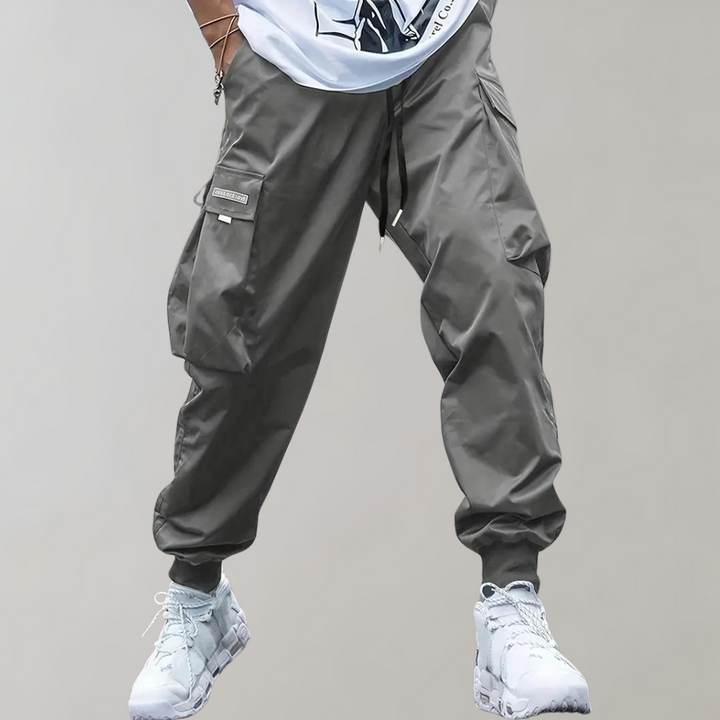Everyday comfort men's cargo pants, combining style and practical features.