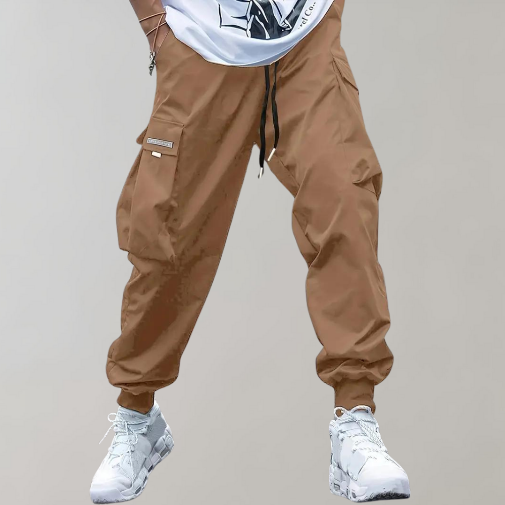 Relaxed fit men's cargo trousers, comfortable and versatile for daily wear.