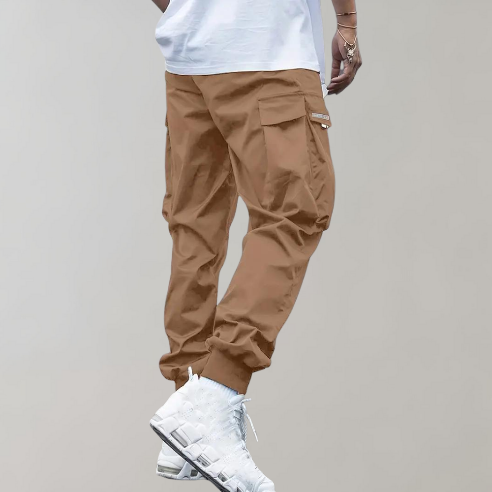 Utility cargo pants for men, featuring multiple functional pockets and a stylish look.