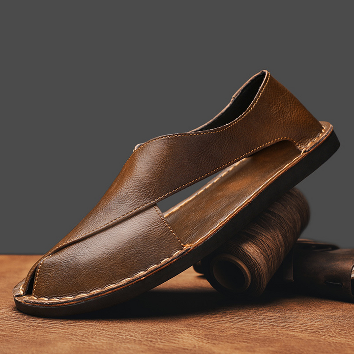 Men's stylish comfort cross-strap sandals, ideal for summer casual and beach wear.