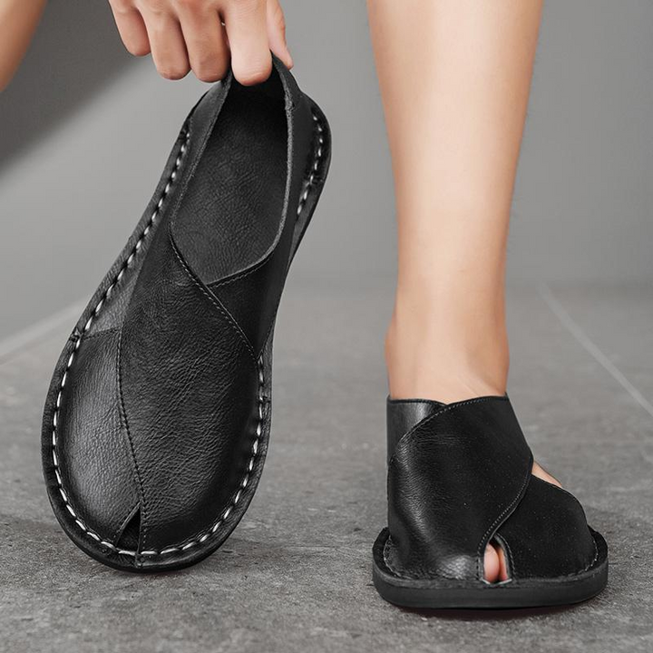 Men's casual summer footwear: stylish cross-strap comfort sandals with open toe.