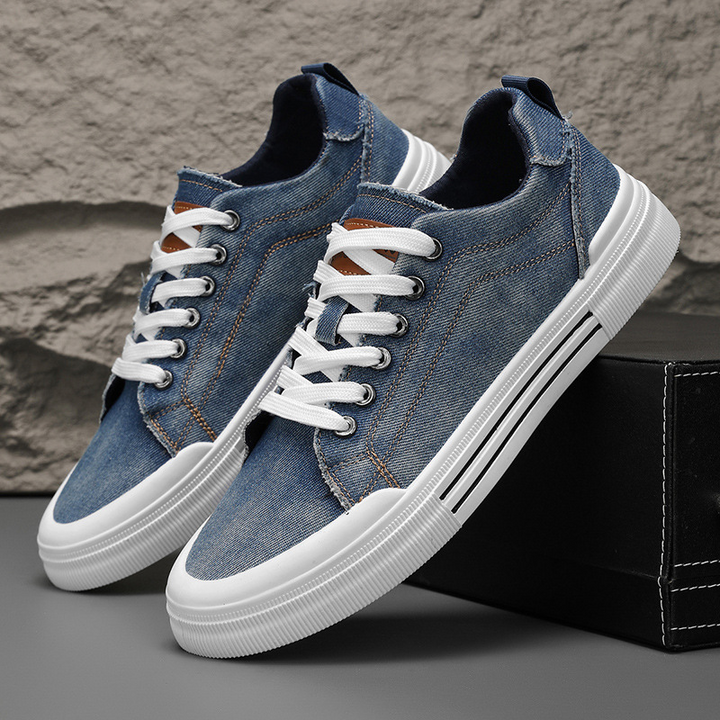 Men's stylish denim sneakers, combining casual comfort with essential street style.