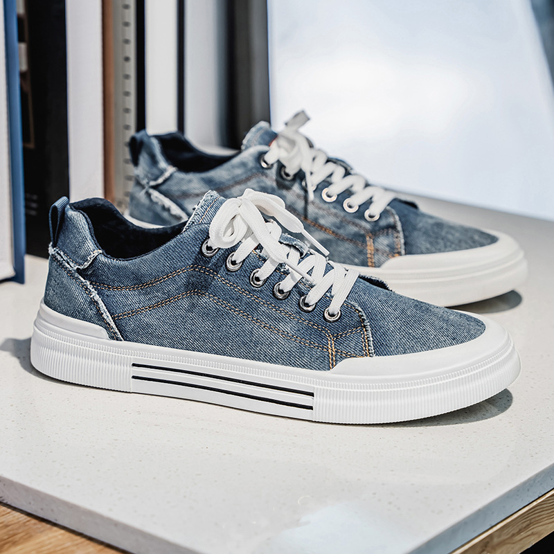 Durable men's denim sneakers, ideal for everyday casual wear & foot comfort.