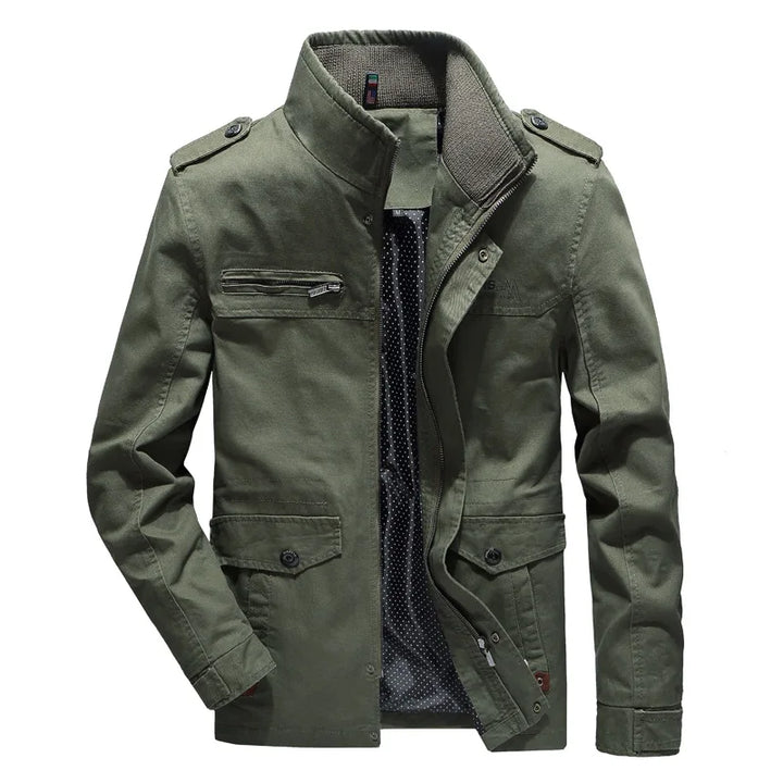 Stylish men's olive cargo jacket for autumn. Features practical multi-pockets, ideal for casual outdoor wear.