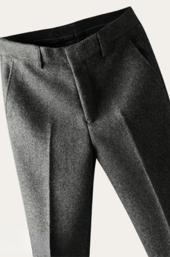 Stylish men's insulated trousers (polyacrylonitrile) for cool weather. Versatile for casual & formal fall/winter outfits.