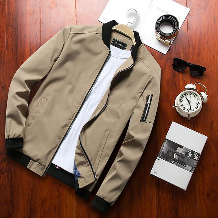 Stylish men's lightweight summer jacket, great for casual outings and everyday spring wear.