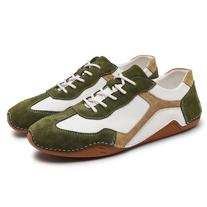Classic men's low-top sneakers featuring a natural gum sole, perfect for versatile styling.