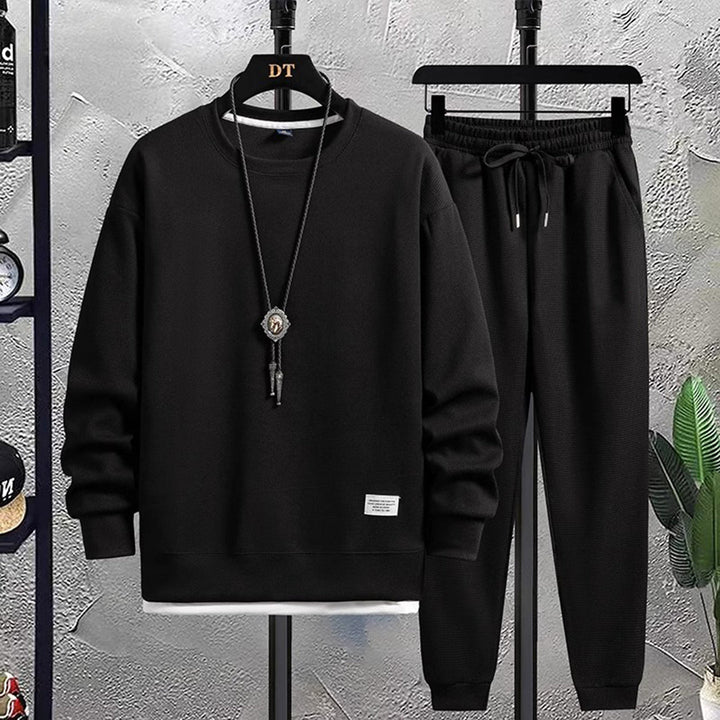 Versatile men's Mason tracksuit set. Stylish activewear and comfortable loungewear two-piece for modern men's fashion.