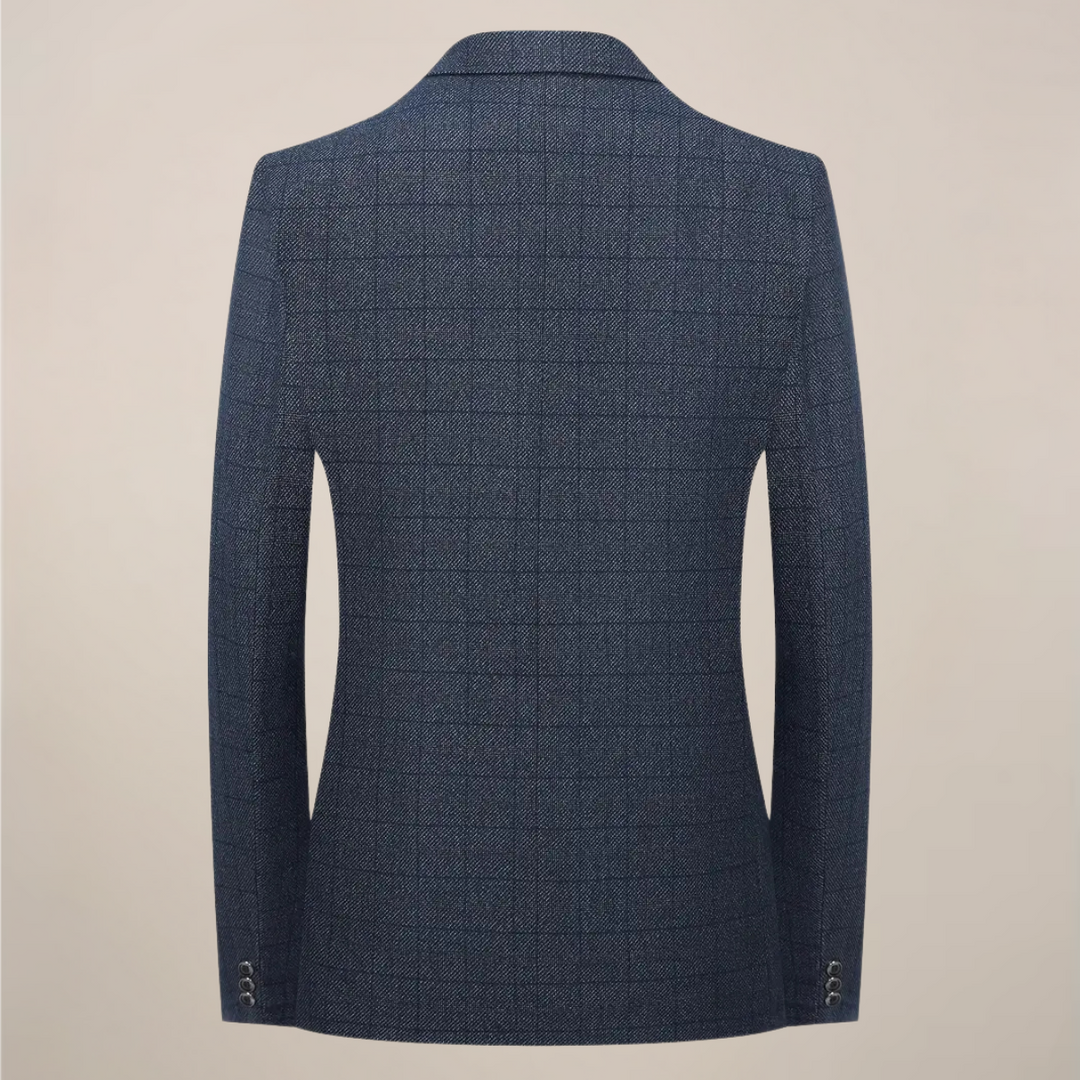 Fashionable men's plaid blazer, a versatile check jacket for stylish everyday wear or formal events.