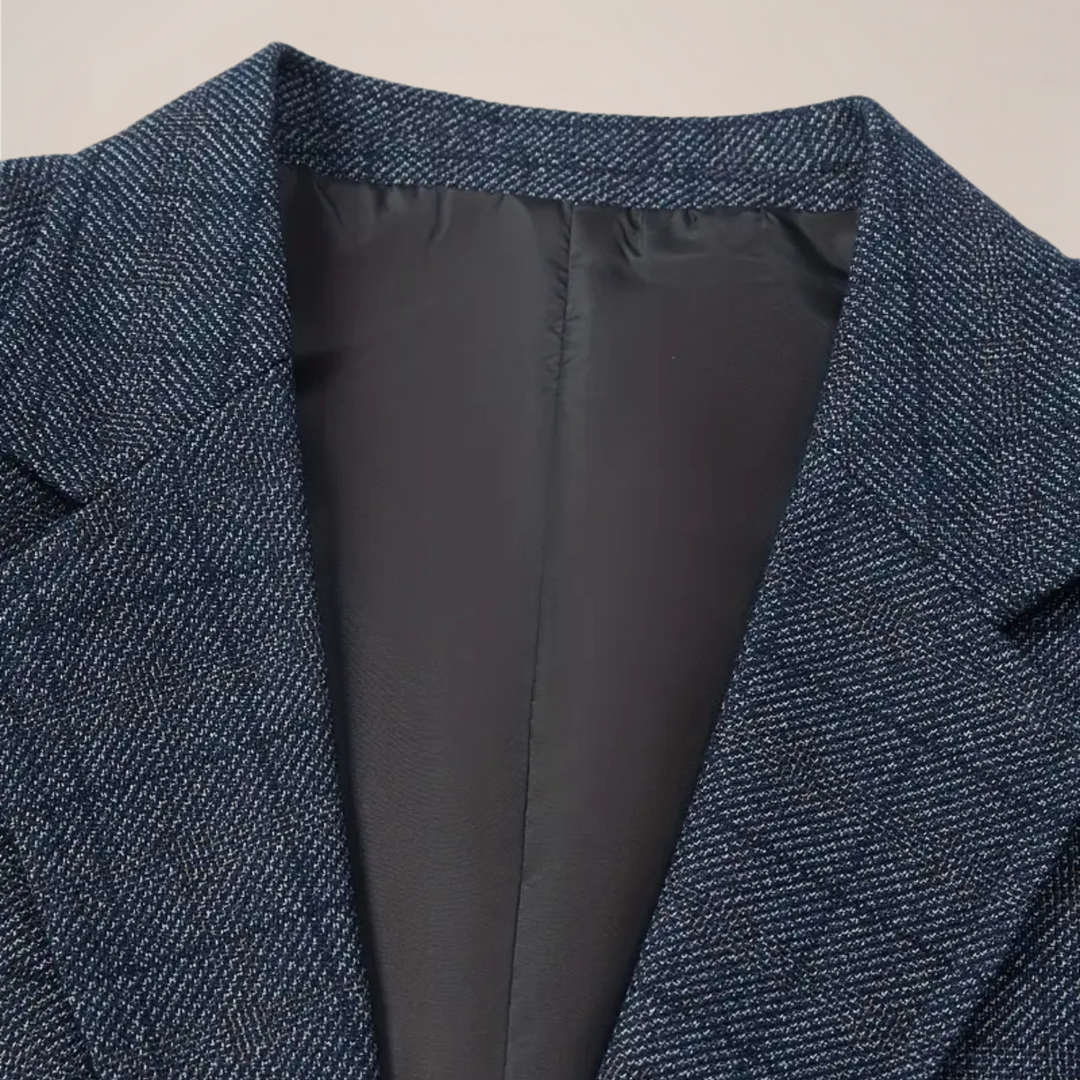 Versatile men's plaid blazer, a stylish check jacket perfect for spring, autumn, work, or casual outings.