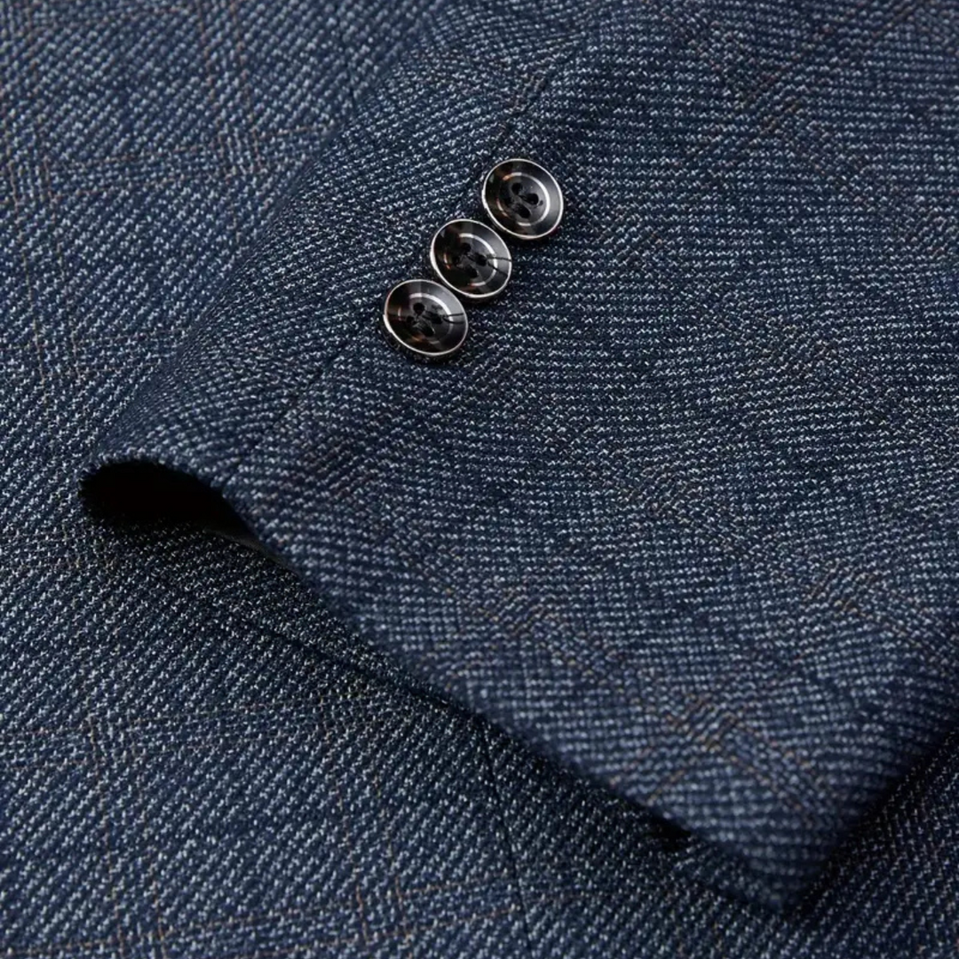 Classic men's plaid blazer, a contemporary tailored check jacket for a sophisticated and modern look.