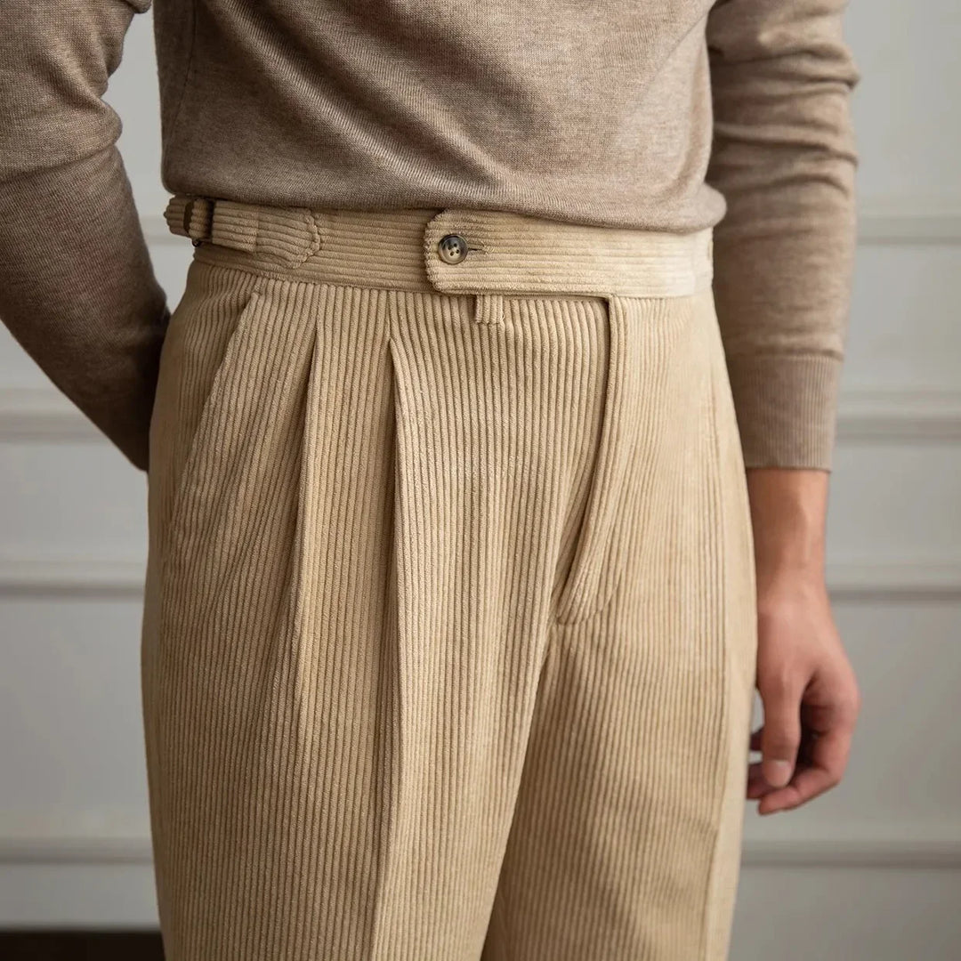 Stylish men's pleated pants with a tailored fit, perfect for classic men's fashion and smart casual wear.