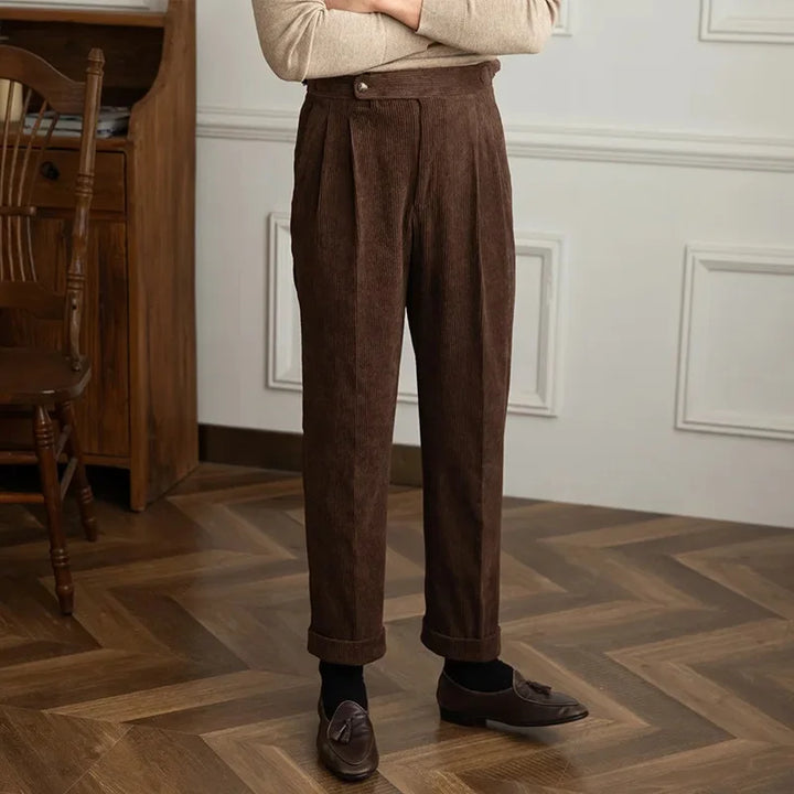 Autumn/winter men's pleated trousers, tailored fit & adjustable waist for a comfortable, classic look.