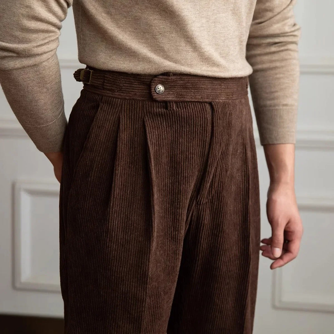 Men's classic high-waisted pleated pants, tailored for comfort and style in autumn fashion.