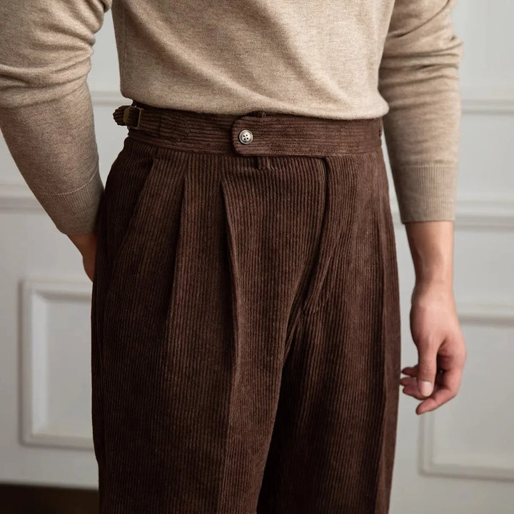 Men's classic high-waisted pleated pants, tailored for comfort and style in autumn fashion.