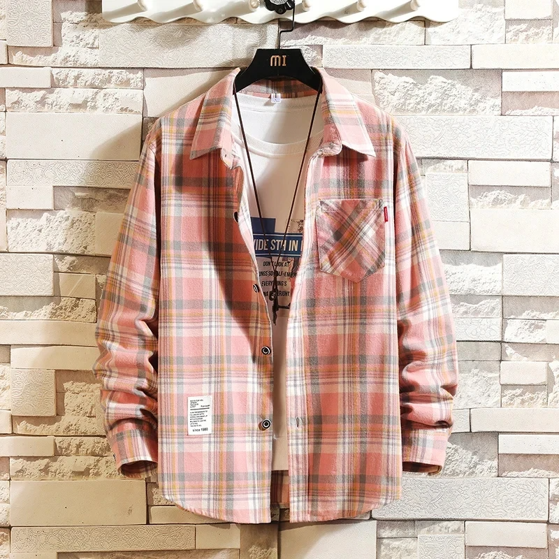 Everyday men's casual plaid flannel shirt, featuring a comfortable button-up design for easy layering.