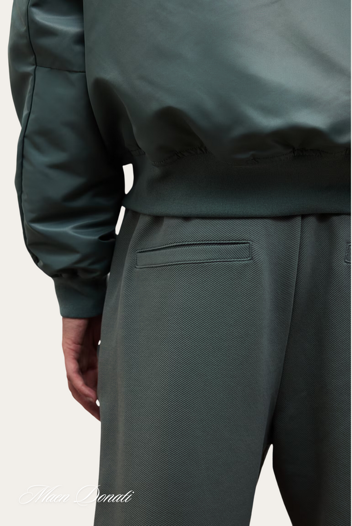 Stylish Ruben trousers: relaxed fit, recycled material, versatile for men.