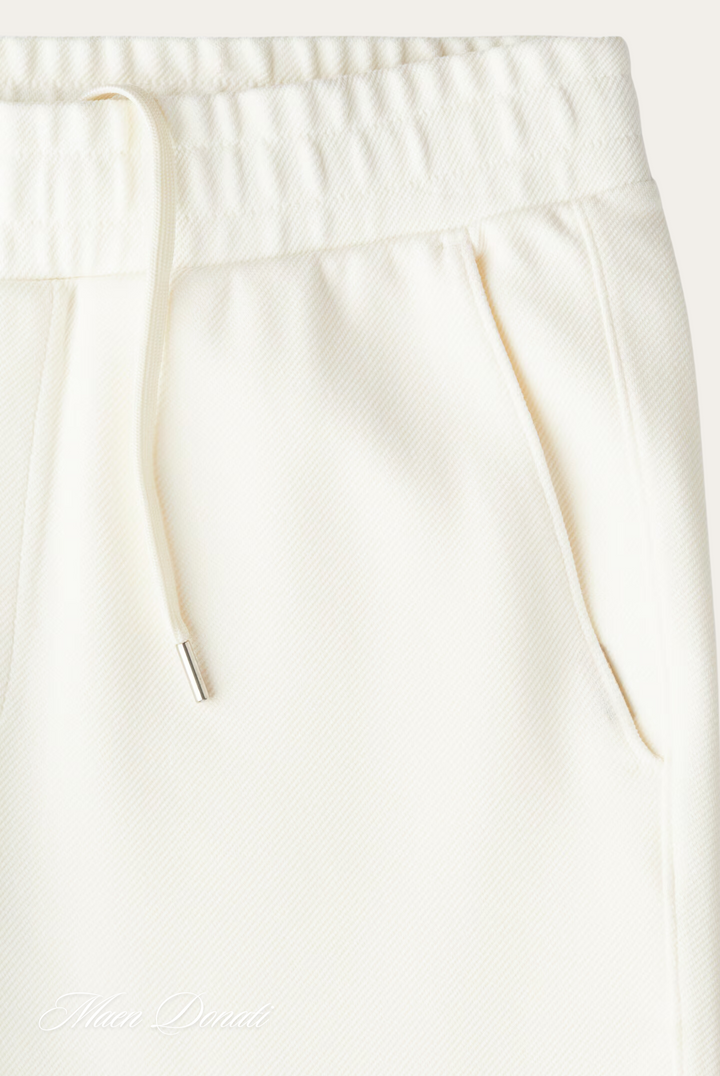 Sustainable men's stylish trousers, relaxed fit, perfect for work or casual outfits.