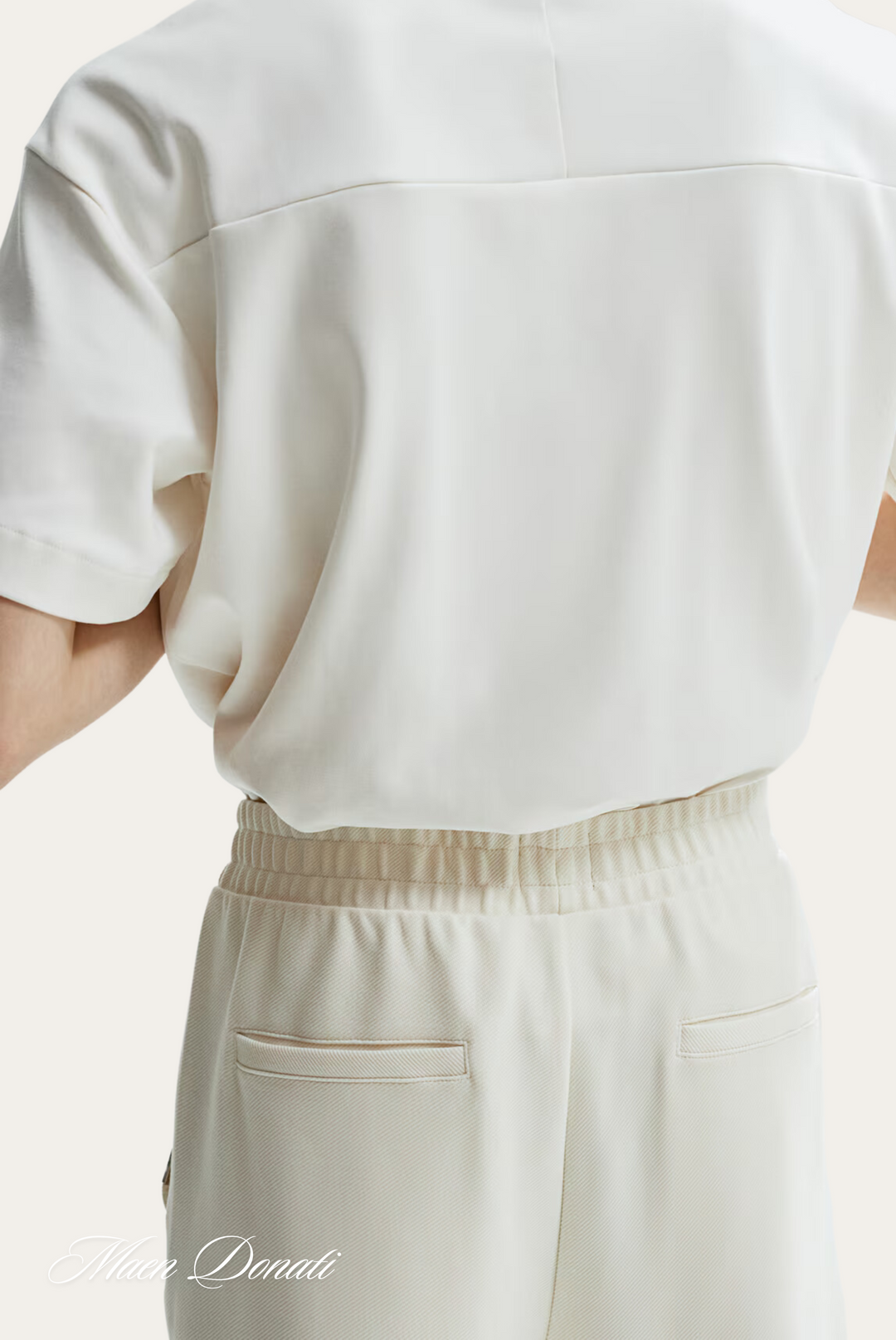 Stylish men's relaxed-fit trousers for a comfortable and sustainable look.