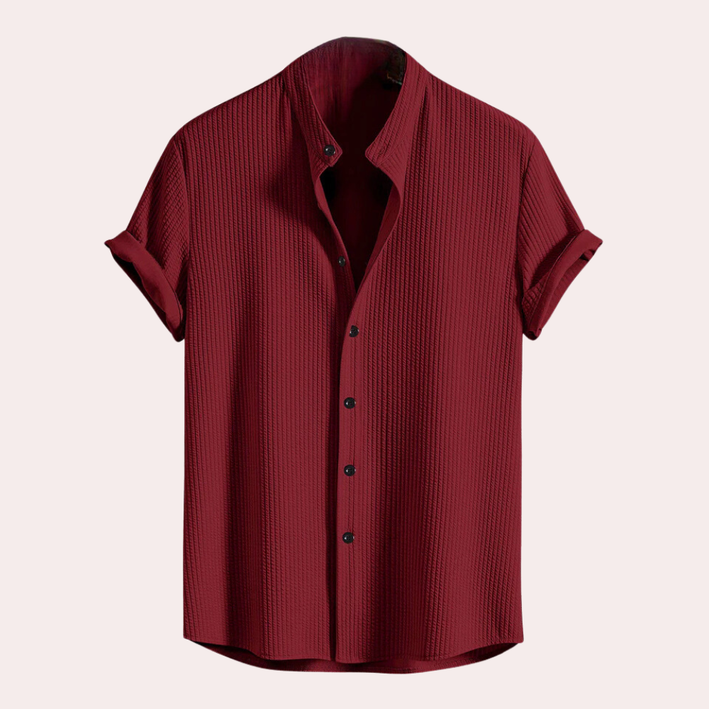 Victor men's short-sleeve casual shirt, versatile & comfortable, ideal for summer and everyday wear.