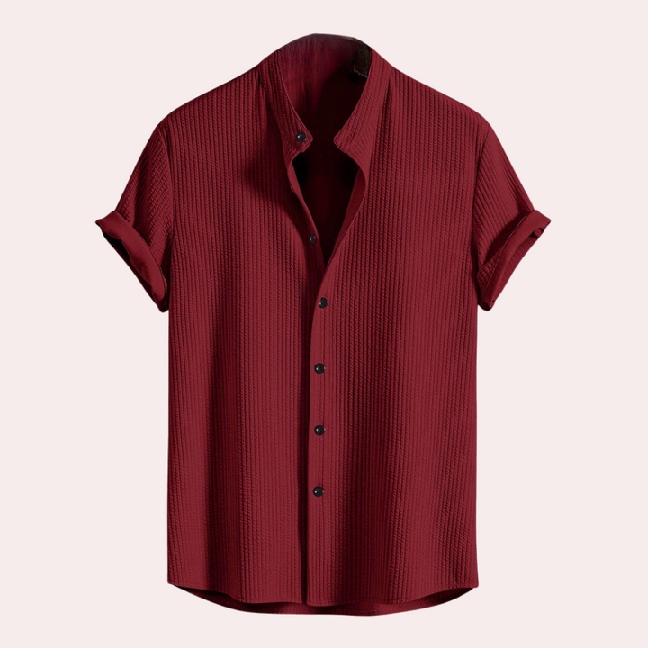 Victor men's short-sleeve casual shirt, versatile & comfortable, ideal for summer and everyday wear.