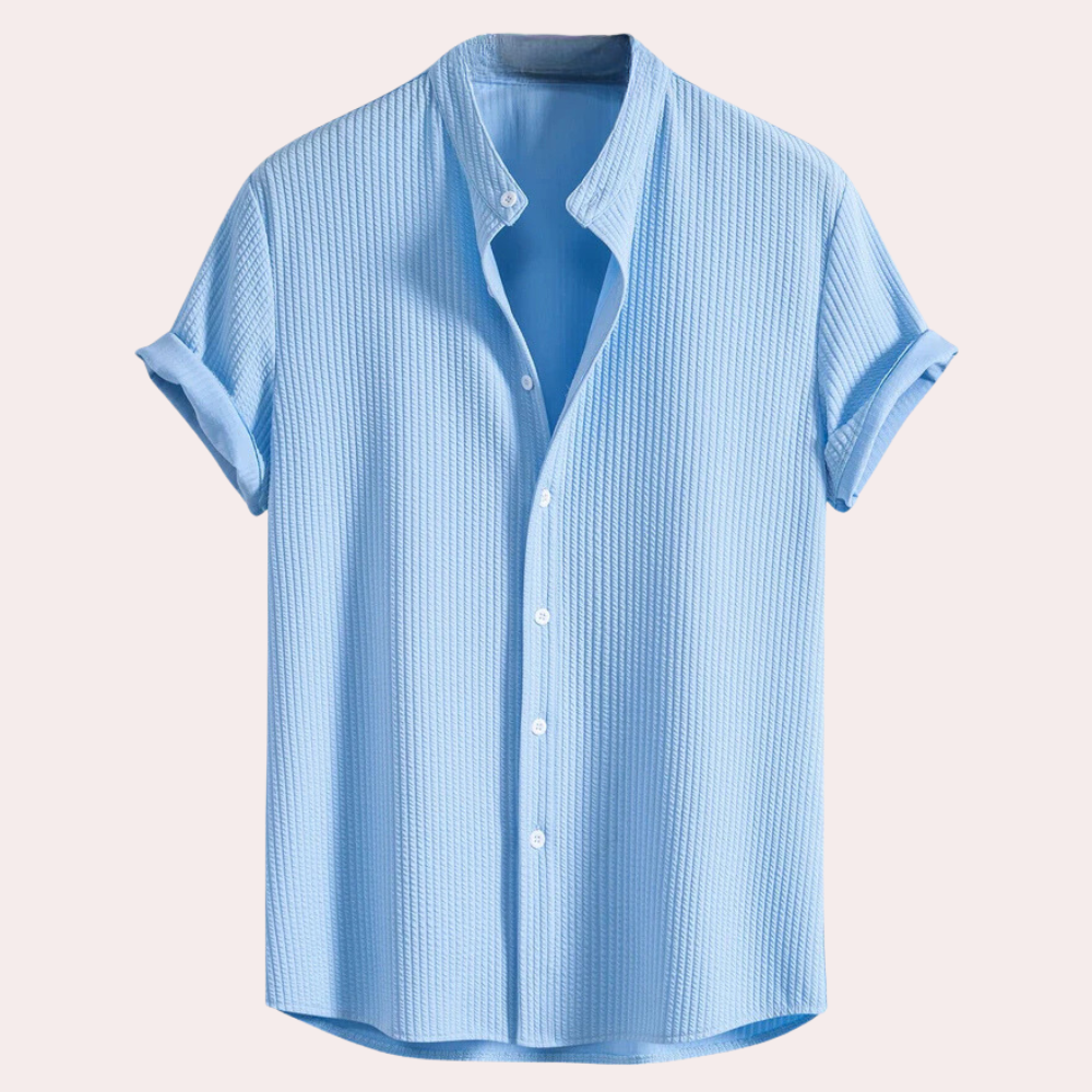 Men's Victor short-sleeve top, a stylish casual shirt for versatile summer fashion and comfort.