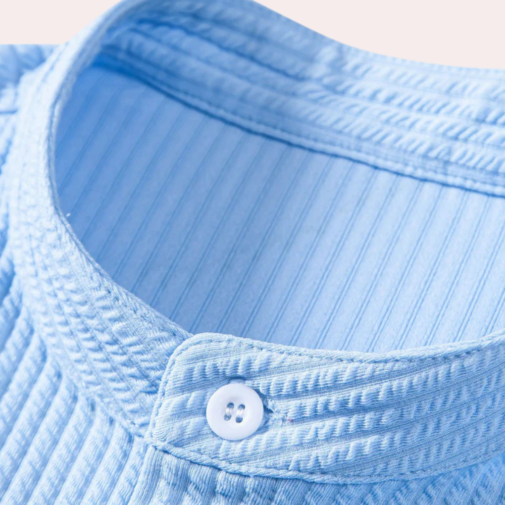 Versatile men's short-sleeve casual shirt, Victor brand, great for stylish summer and everyday wear.
