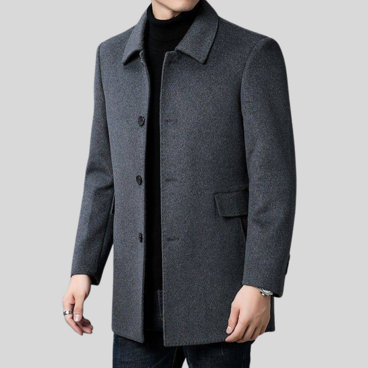 Versatile men's single-breasted overcoat, great for winter business wear, smart casual, and elegant autumn fashion.