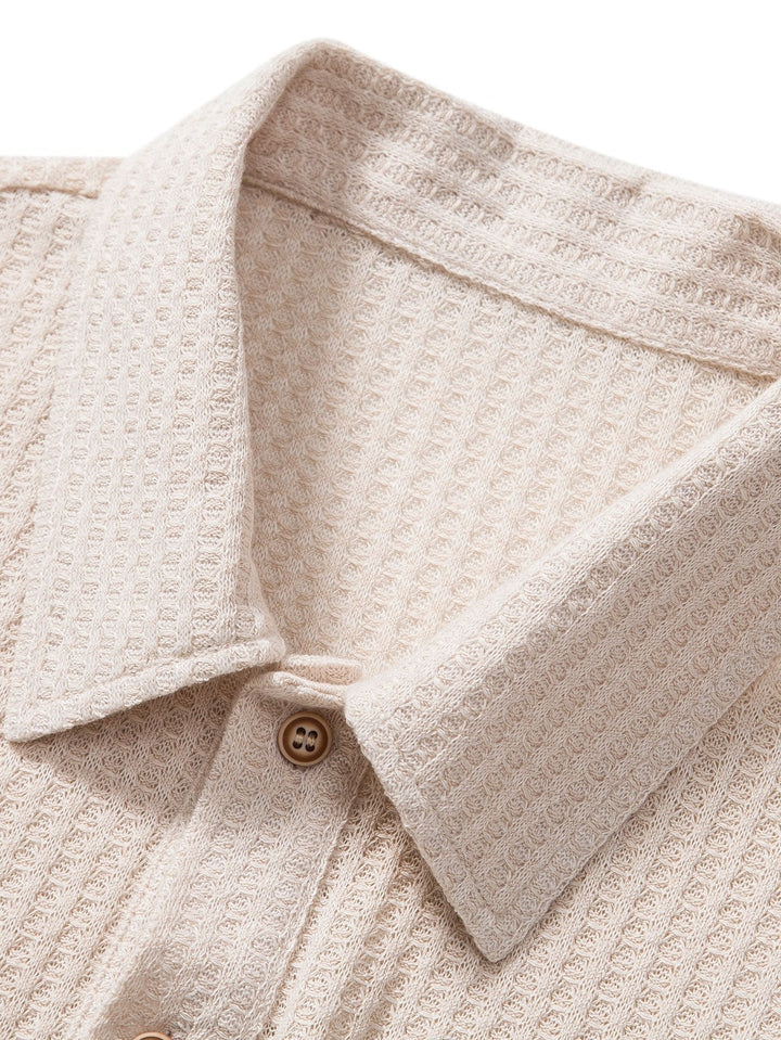 Stylish men's textured polo shirt, a versatile short-sleeve top for comfortable everyday wear.