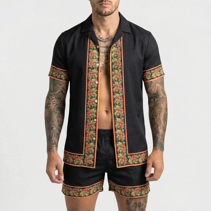 Complete men's summer look: two-piece Jamal set with bold print, offering a relaxed and stylish vibe.