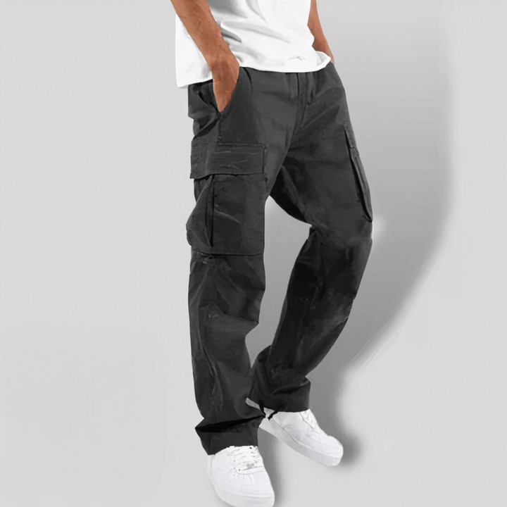 Men's stylish utility cargo pants in a modern cut, great for casual streetstyle fashion.